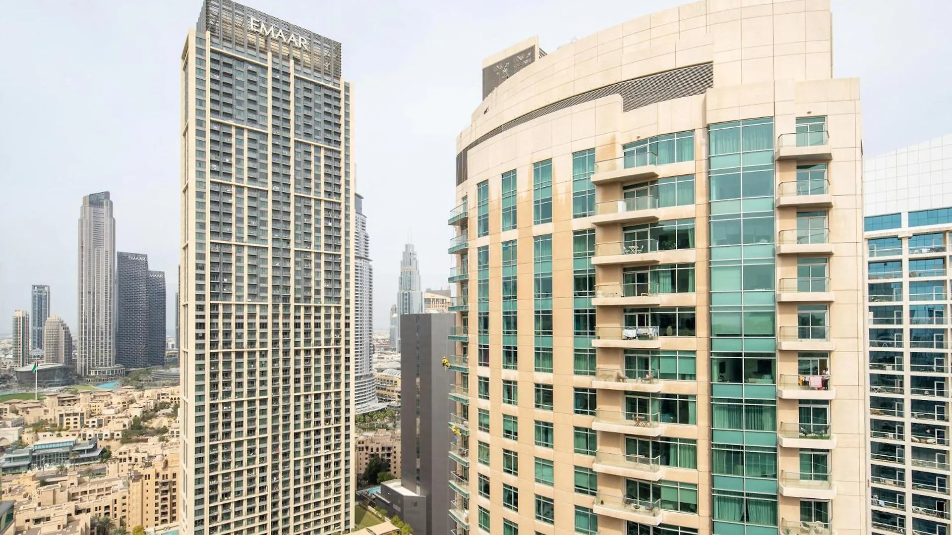 Frank Porter - Burj Views Central Tower Dubai Förenade Arabemiraten