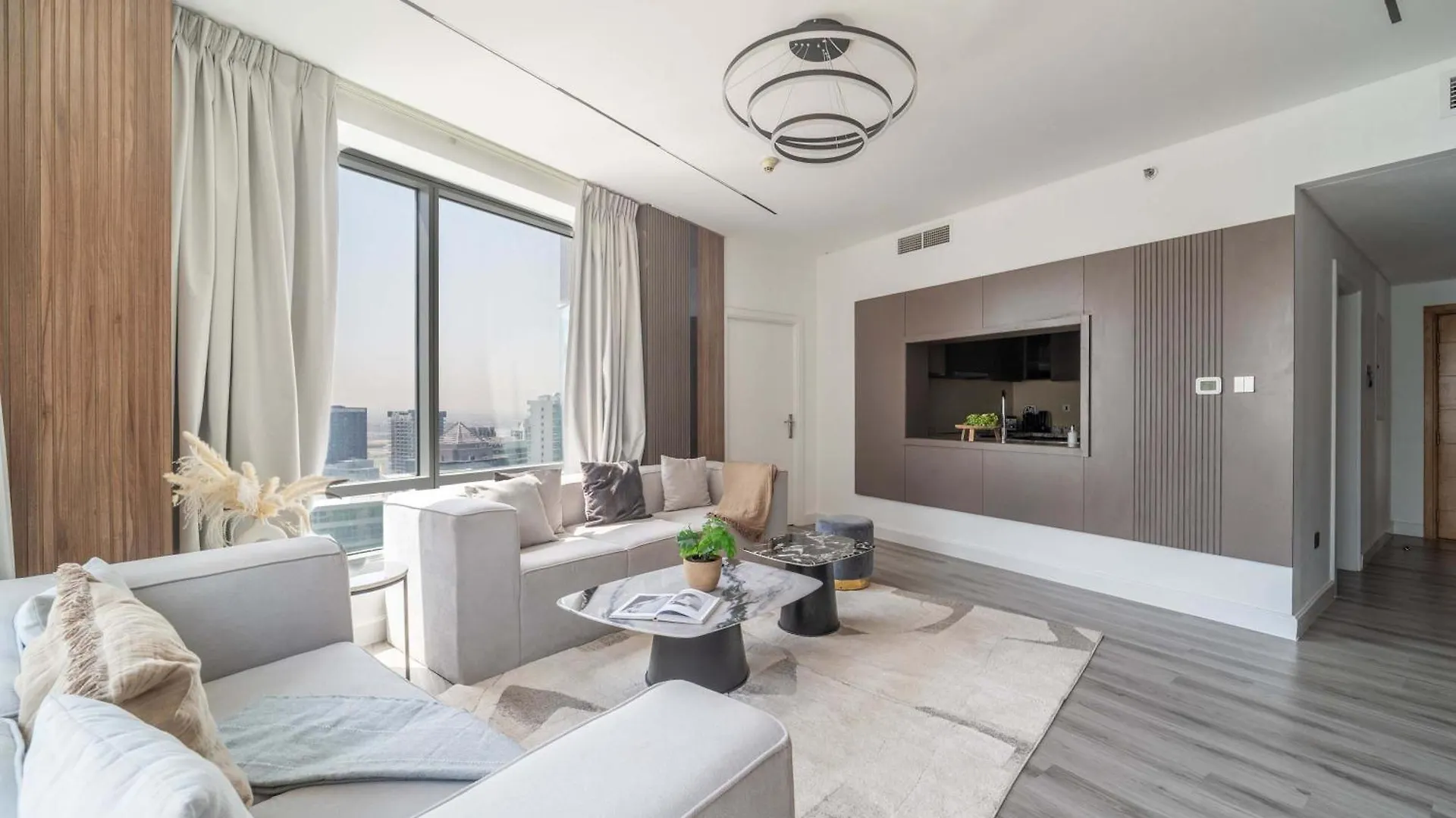 Frank Porter - Burj Views Central Tower Dubai Lägenhet
